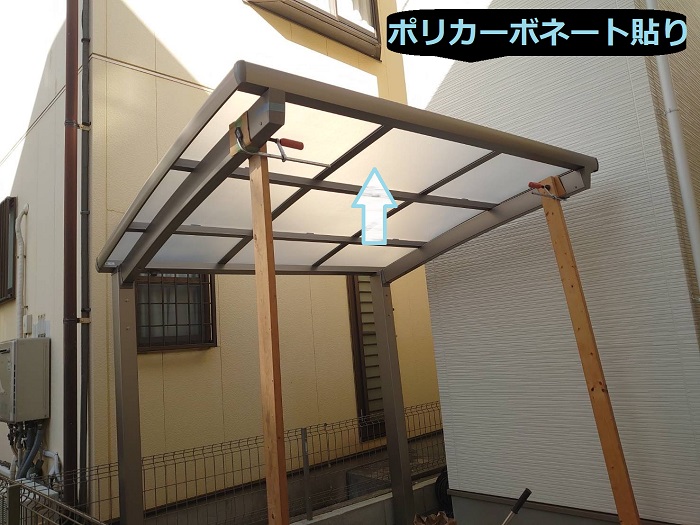 サイクルポートにポリカーボネート貼り